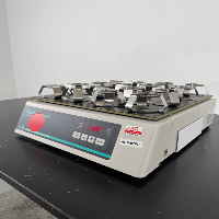 New Brunswick Innova 2100 Platform Shaker image 1